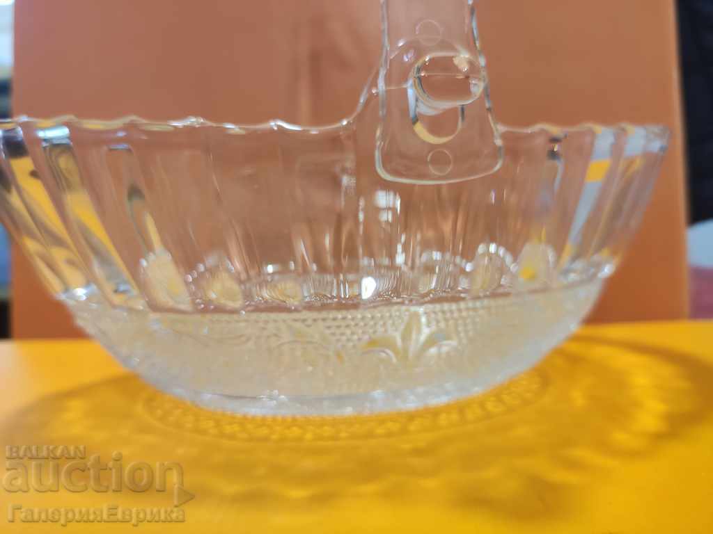 Delivery of Glass fruit bowl / chocolate box 23/20 cm. Delivery of Glass fruit bowl / chocolate box 23/20 cm.
