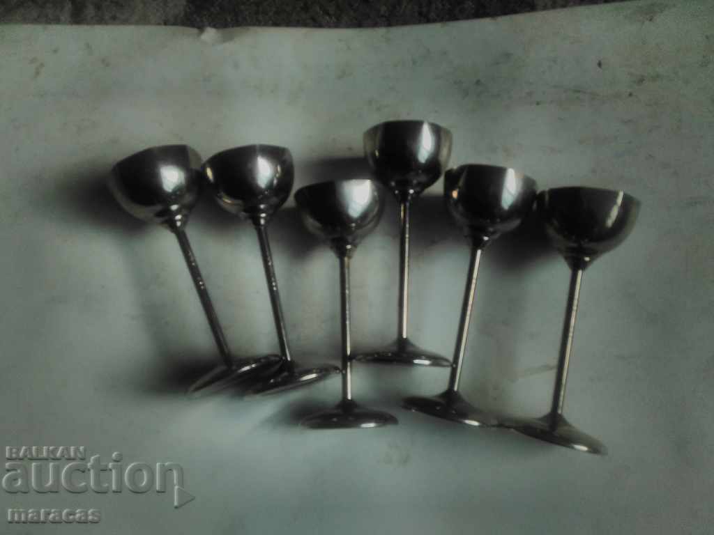 Стари метални чашки за ликьор Стари метални чашки за ликьор