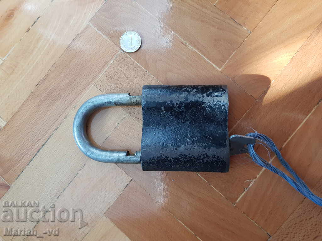 Δημοπρασία Πολύ μεγάλο παλιό λουκέτο Δημοπρασία Πολύ μεγάλο παλιό λουκέτο