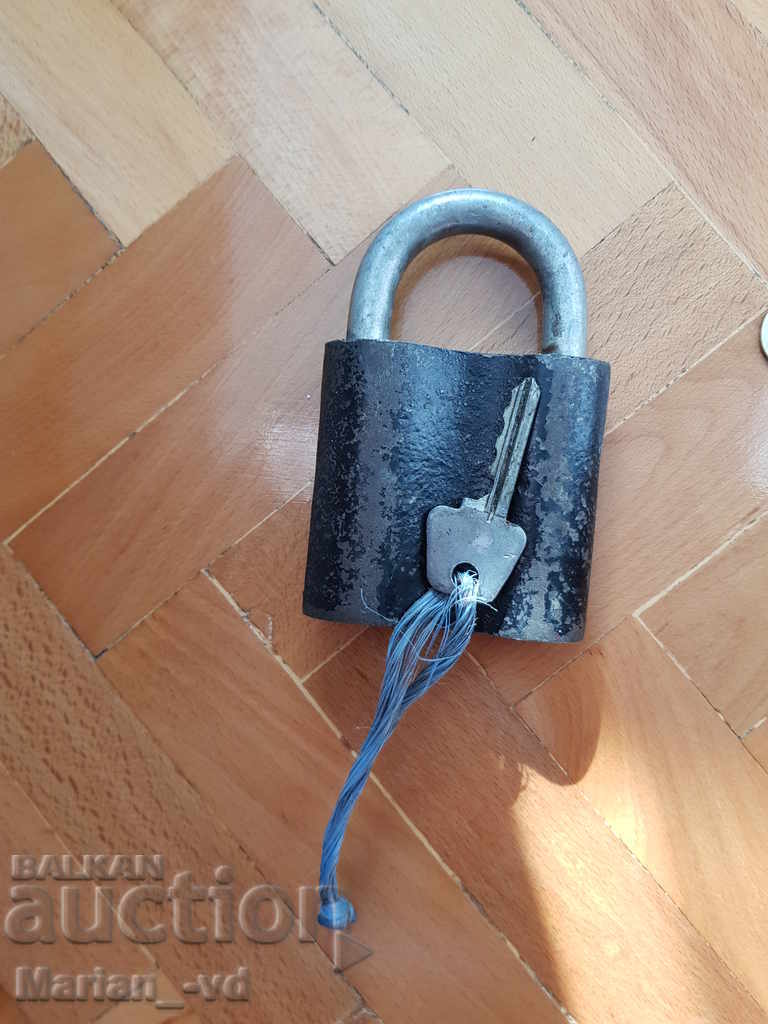 Πολύ μεγάλο παλιό λουκέτο - 5 Πολύ μεγάλο παλιό λουκέτο - 5