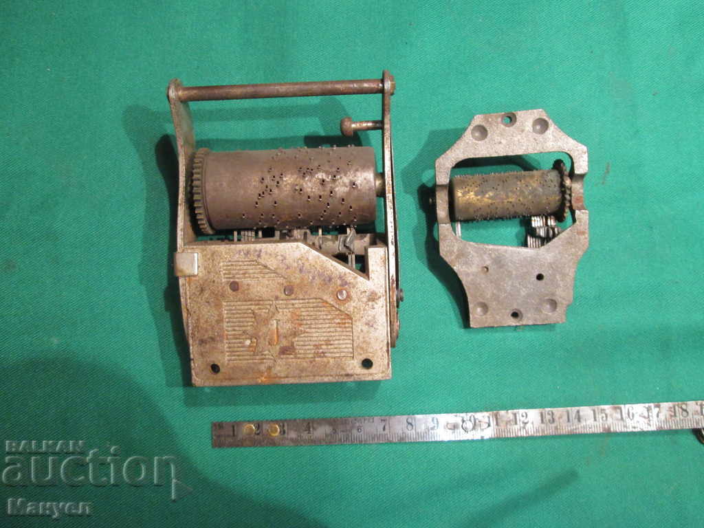 Auction I am selling 2 lanterns for table clocks. RRRRRRRRRRRRR Auction I am selling 2 lanterns for table clocks. RRRRRRRRRRRRR