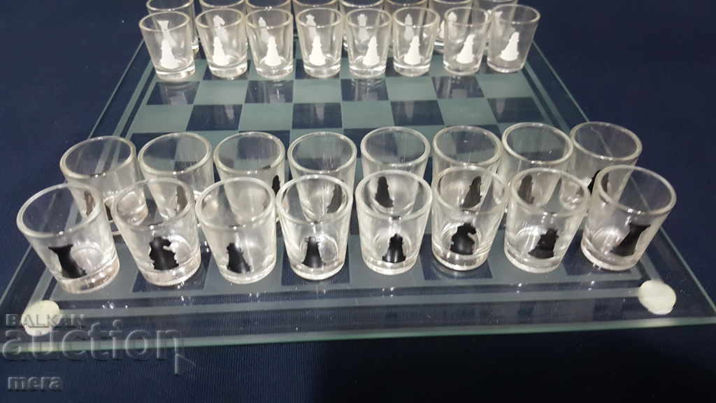 Стъклен шах-Игра за пиене