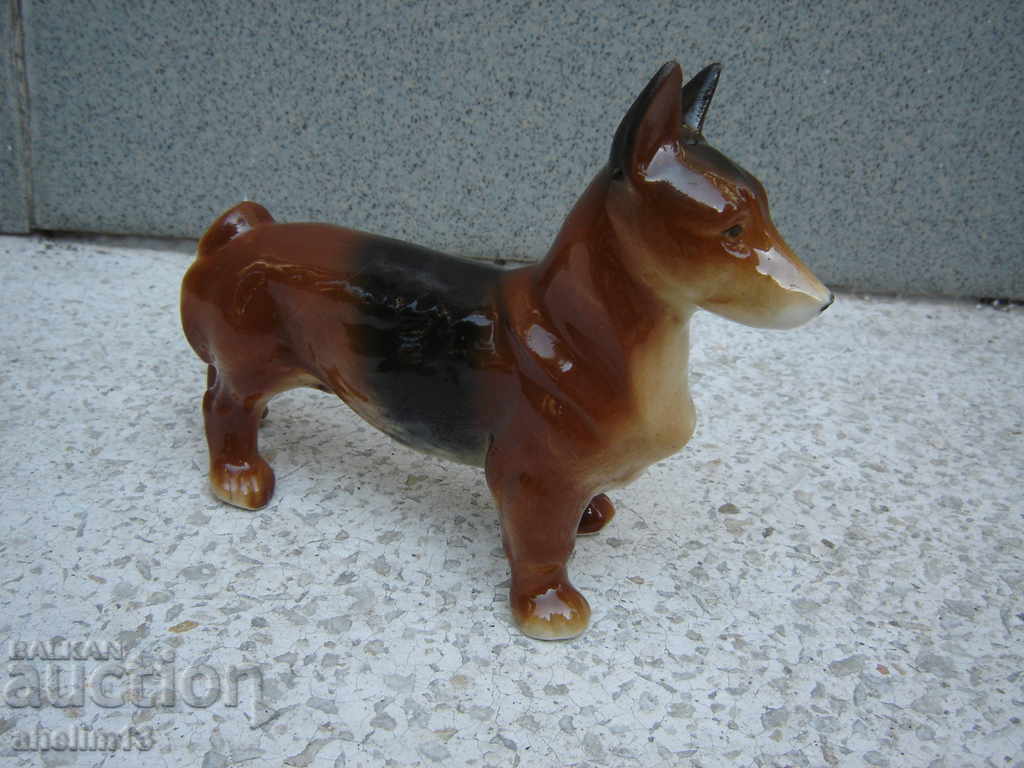 Auction STAR PORCELAIN DOG Auction STAR PORCELAIN DOG