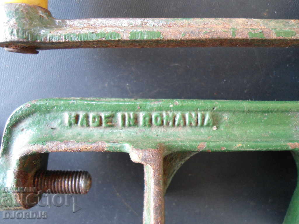 Auction An old Romanian spice grinder Auction An old Romanian spice grinder