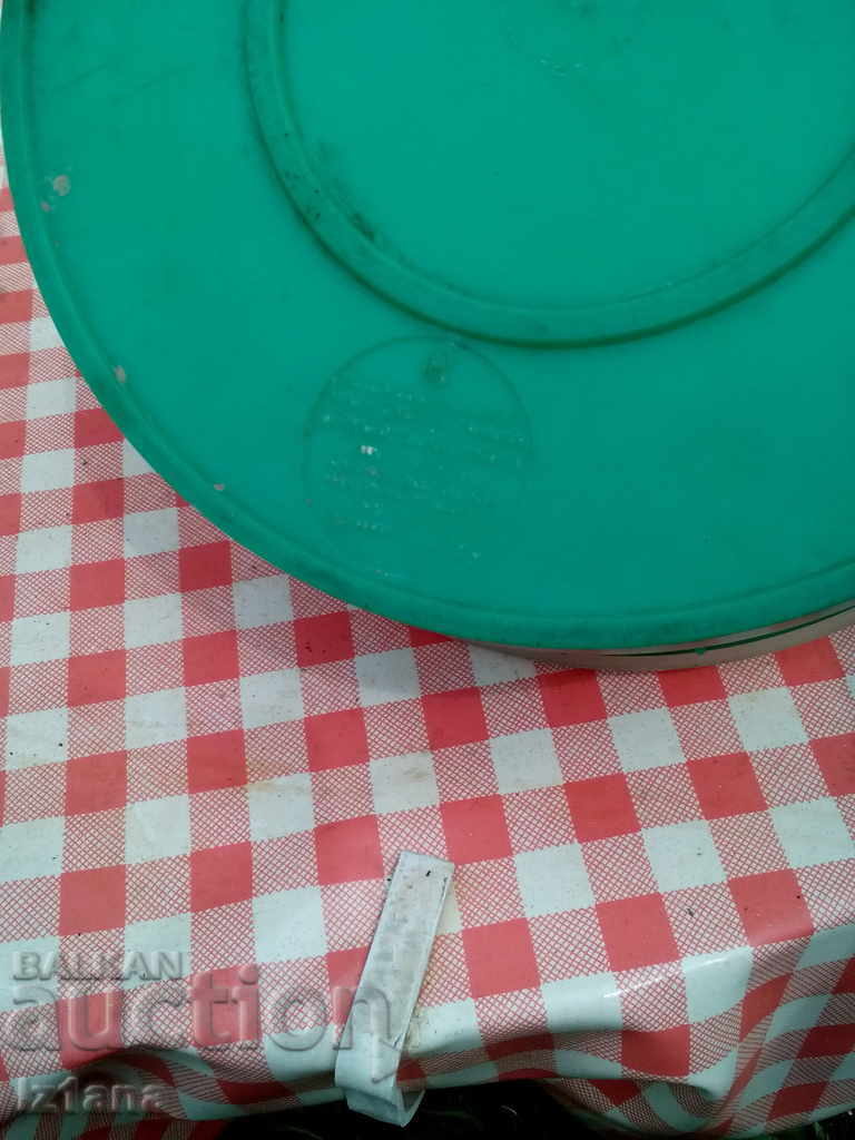 Δημοπρασία Ένα παλιό κουτί για φαγητό Δημοπρασία Ένα παλιό κουτί για φαγητό