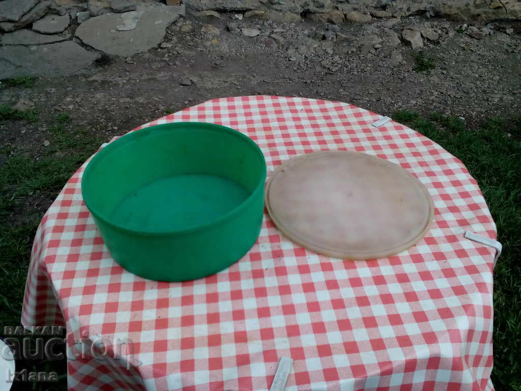 Παράδοση Ένα παλιό κουτί για φαγητό Παράδοση Ένα παλιό κουτί για φαγητό