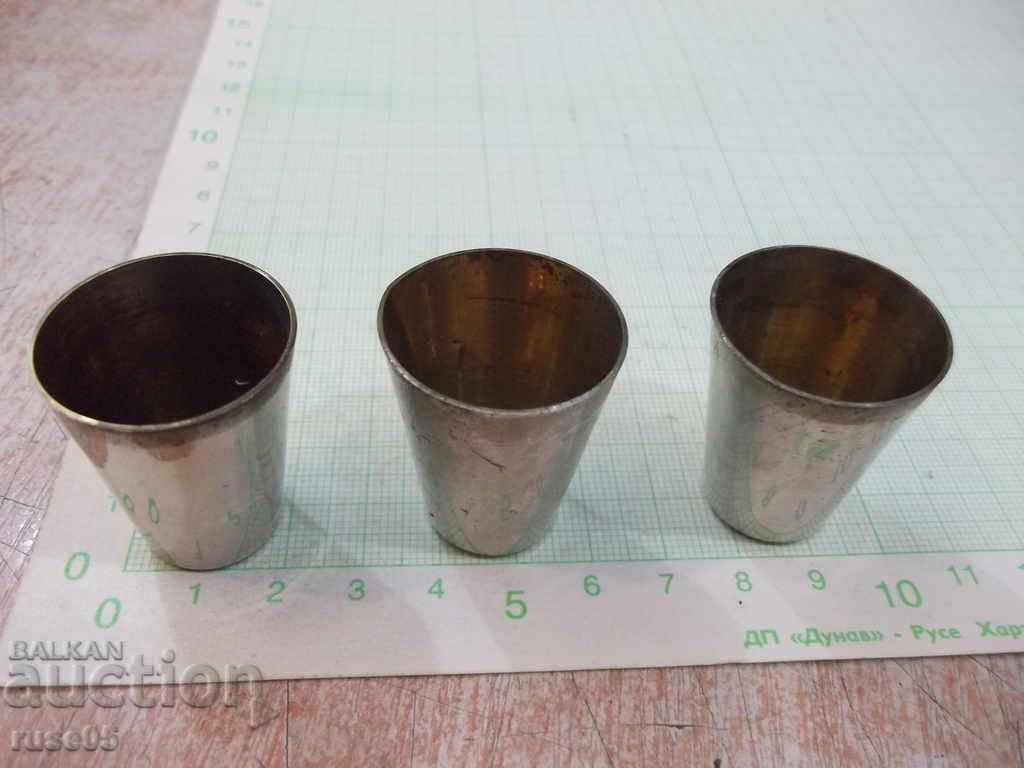 Delivery of Lot of 3 pcs. small metal cups Delivery of Lot of 3 pcs. small metal cups