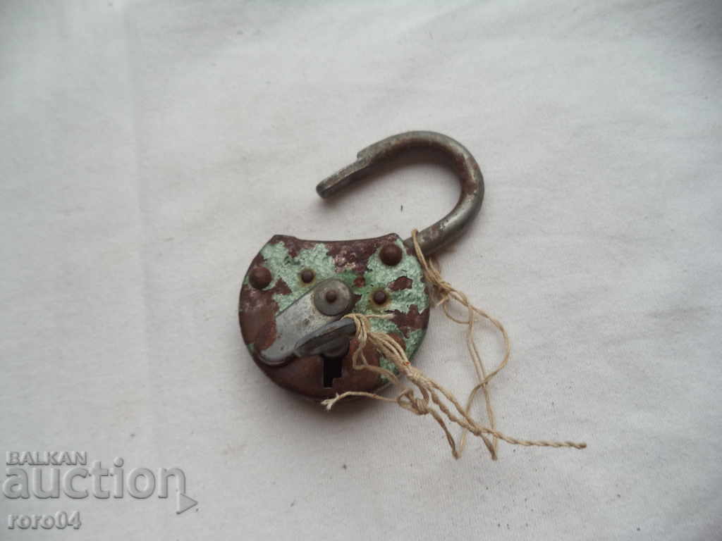Auction OLD LOCK WITH KEY - ACTIVE Auction OLD LOCK WITH KEY - ACTIVE