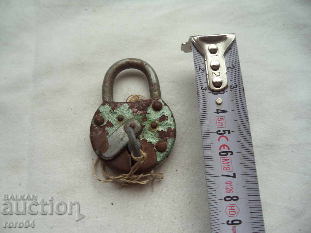OLD LOCK WITH KEY - ACTIVE - 5 OLD LOCK WITH KEY - ACTIVE - 5