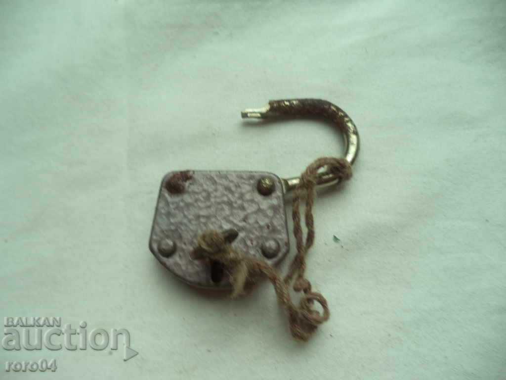 OLD LOCK WITH KEY - ACTIVE with price 9.00 BGN | € 4.60 OLD LOCK WITH KEY - ACTIVE with price 9.00 BGN | € 4.60