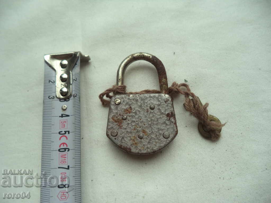 Auction OLD LOCK WITH KEY - ACTIVE Auction OLD LOCK WITH KEY - ACTIVE