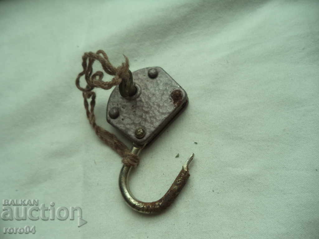 OLD LOCK WITH KEY - ACTIVE - 6 OLD LOCK WITH KEY - ACTIVE - 6