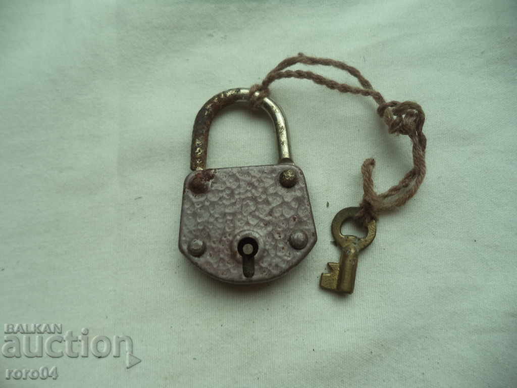 OLD LOCK WITH KEY - ACTIVE
