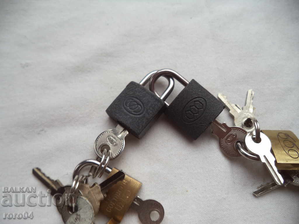 Auction OLD LOCKS WITH KEYS - WORKING Auction OLD LOCKS WITH KEYS - WORKING