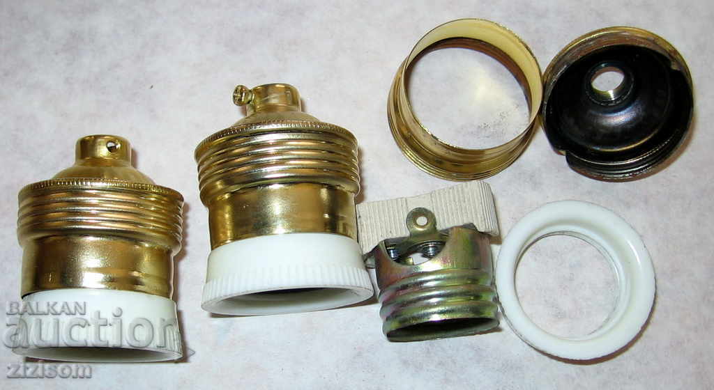 Аукцион МЕТАЛНИ ФАСОНКИ  3 БРОЯ МЕСИНГ И ПОРЦЕЛАН