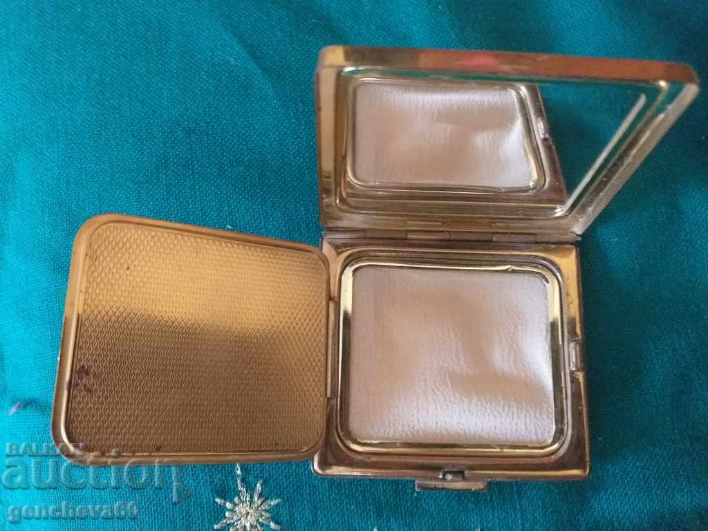 Old powder case with mirror with price 12.00 BGN | € 6.14 Old powder case with mirror with price 12.00 BGN | € 6.14