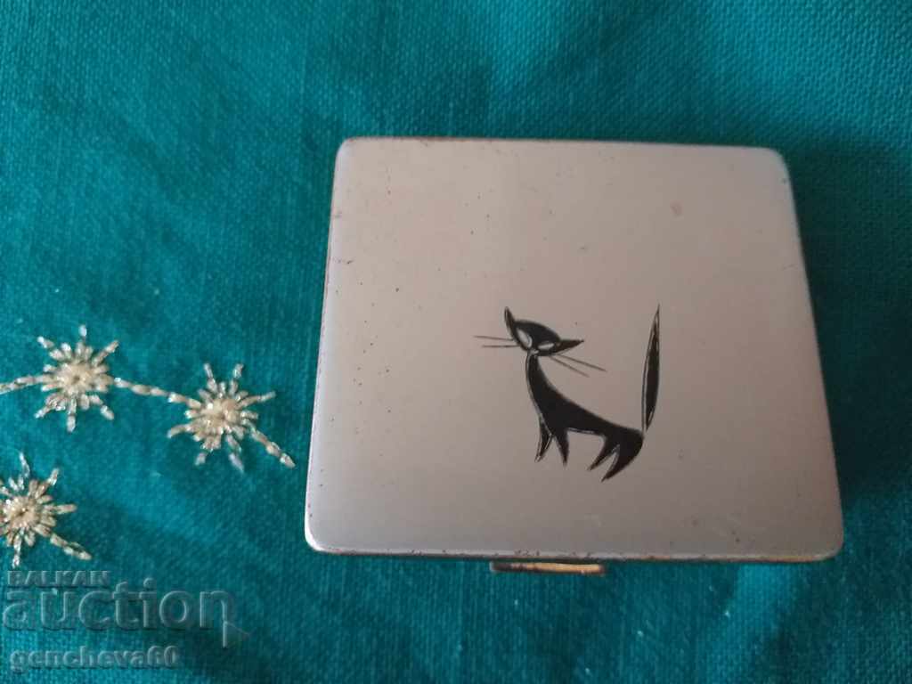 Delivery of Old powder case with mirror Delivery of Old powder case with mirror