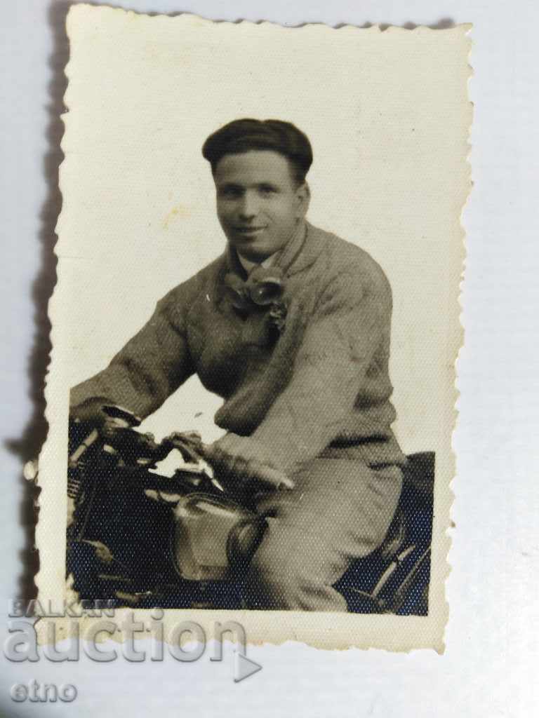 ROYAL PHOTO-MOTOR, BSA, TRIUMPH, INDIAN, ARIEL with price 5.00 BGN | € 2.56 ROYAL PHOTO-MOTOR, BSA, TRIUMPH, INDIAN, ARIEL with price 5.00 BGN | € 2.56