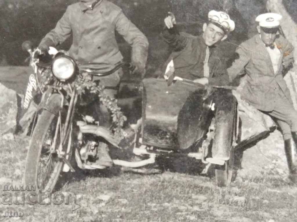 Livrarea FOTO-MOTOR ROYAL, BSA, TRIUMF, INDIAN, ARIEL Livrarea FOTO-MOTOR ROYAL, BSA, TRIUMF, INDIAN, ARIEL