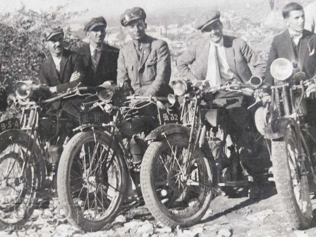 ROYAL PHOTO-MOTOR, BSA, TRIUMPH, INDIAN, ARIEL with price 120.00 BGN | € 61.36 ROYAL PHOTO-MOTOR, BSA, TRIUMPH, INDIAN, ARIEL with price 120.00 BGN | € 61.36