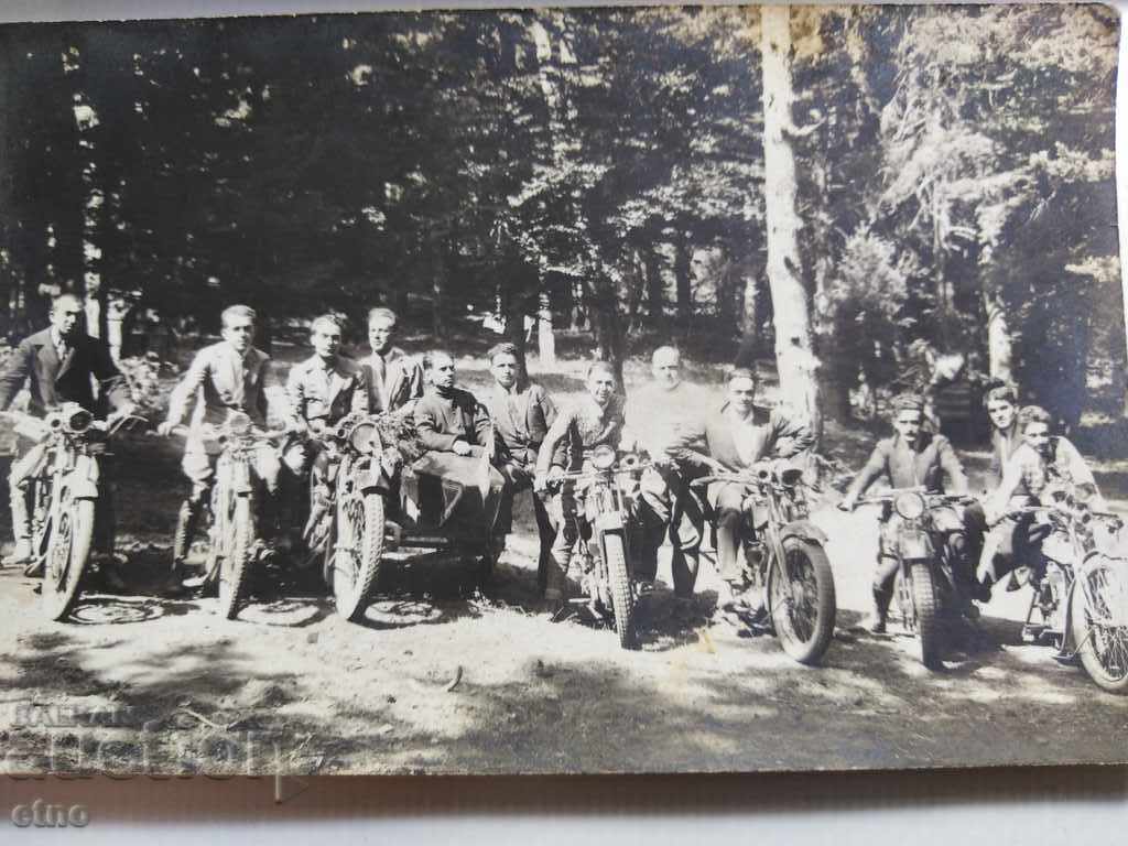 FOTO-MOTOR ROYAL, BSA, TRIUMPH, INDIAN, Ariel, Plovdiv cu preț 35.00 BGN | € 17.90 FOTO-MOTOR ROYAL, BSA, TRIUMPH, INDIAN, Ariel, Plovdiv cu preț 35.00 BGN | € 17.90