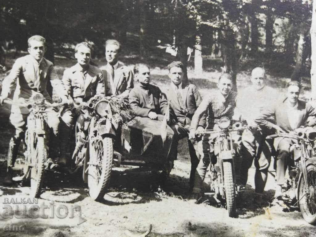 Licitație FOTO-MOTOR ROYAL, BSA, TRIUMPH, INDIAN, Ariel, Plovdiv Licitație FOTO-MOTOR ROYAL, BSA, TRIUMPH, INDIAN, Ariel, Plovdiv