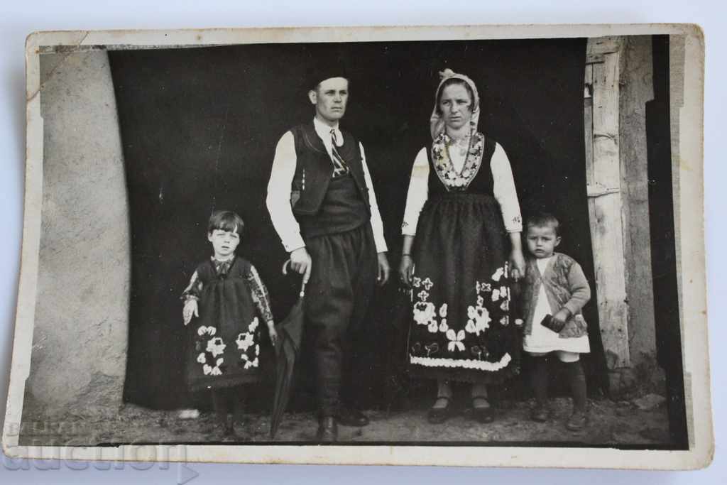 OLD FAMILY ROYAL PHOTO PHOTOGRAPHY