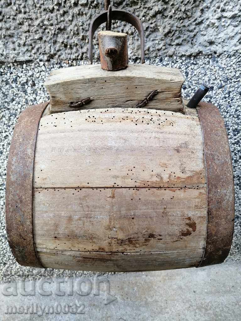 Delivery of Old bucket, vase, barrel, wooden, pavour Delivery of Old bucket, vase, barrel, wooden, pavour
