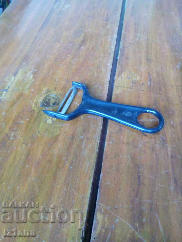 Potato peeler Fackelmann with price 15.00 BGN | € 7.67 Potato peeler Fackelmann with price 15.00 BGN | € 7.67