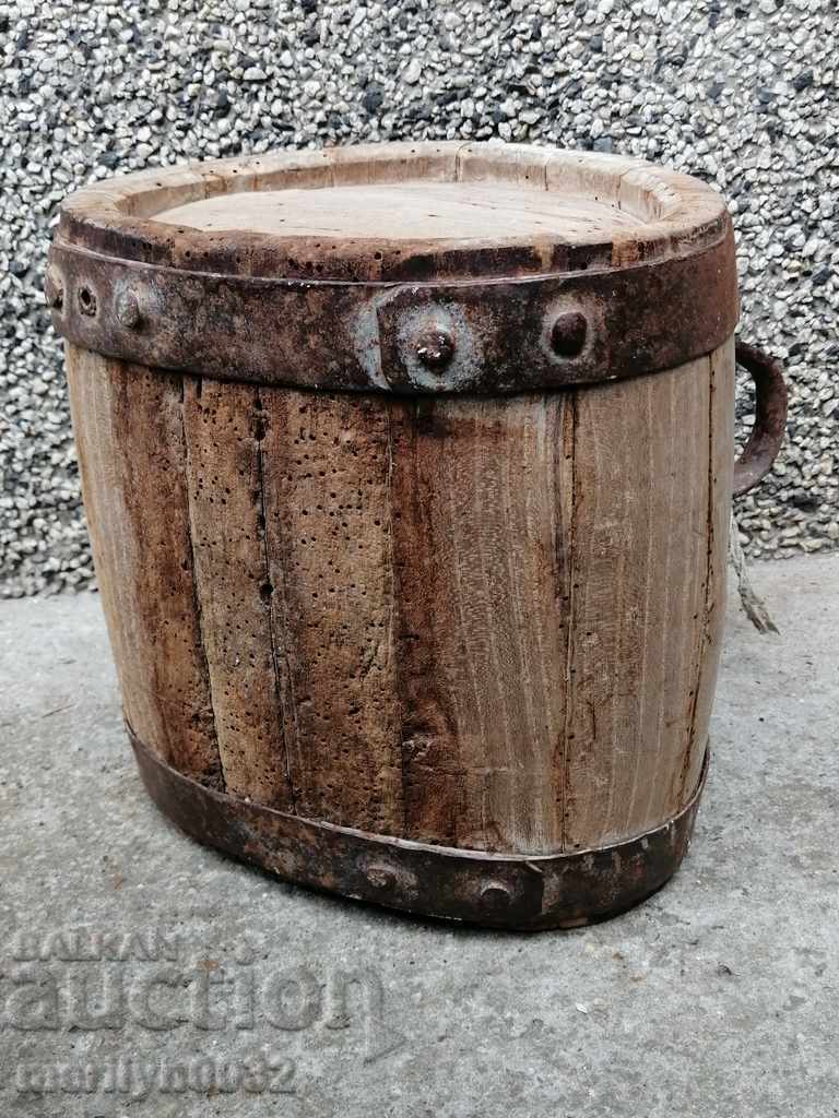Auction Old bucket, vase, barrel, wooden, pavour Auction Old bucket, vase, barrel, wooden, pavour