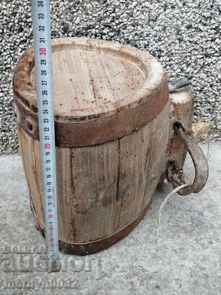 Old bucket, vase, barrel, wooden, pavour - 5 Old bucket, vase, barrel, wooden, pavour - 5