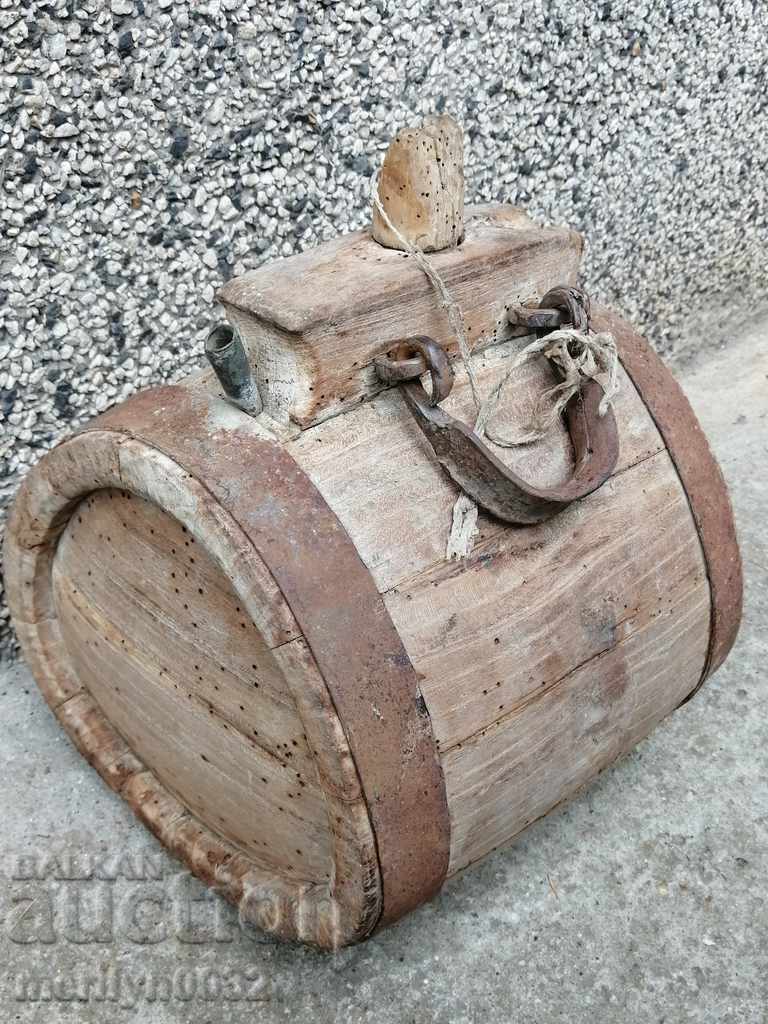 Old bucket, vase, barrel, wooden, pavour