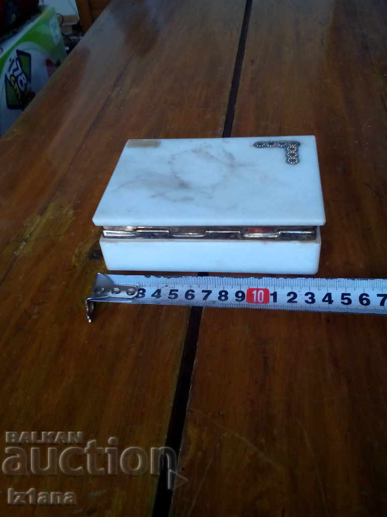 Auction An old marble jewelry box Auction An old marble jewelry box