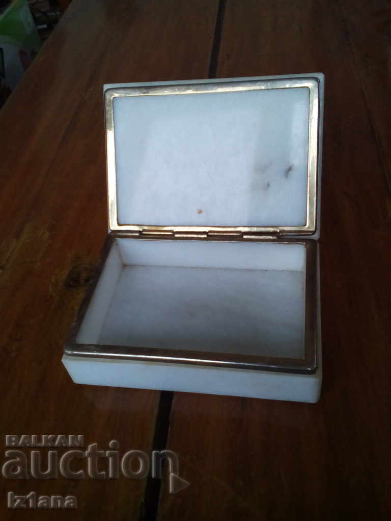 Delivery of An old marble jewelry box Delivery of An old marble jewelry box