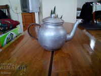 Teapot de aluminiu vechi