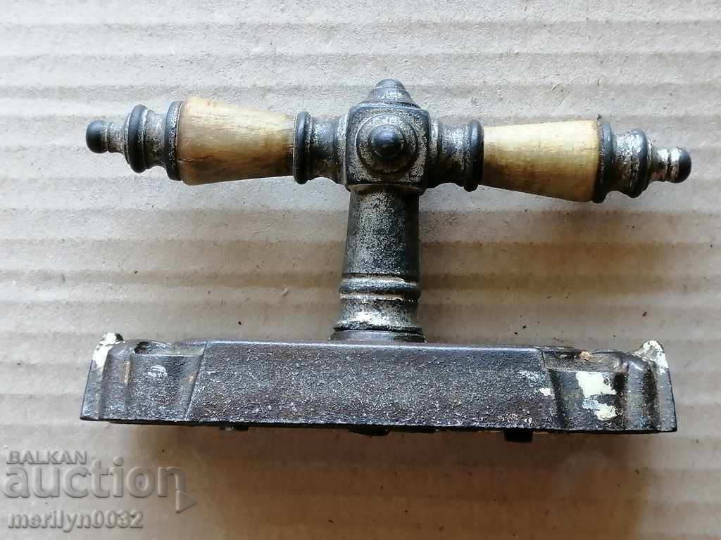 Auction A luxury window handle from the beginning of the 20th century Auction A luxury window handle from the beginning of the 20th century