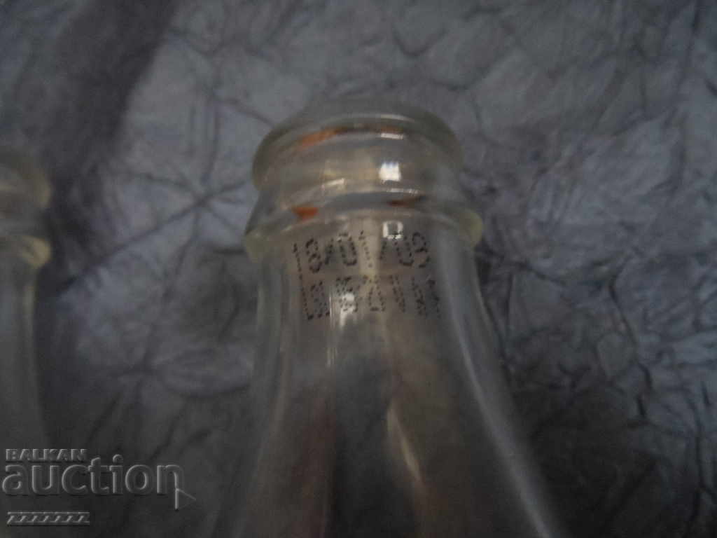 Licitație 2 buc. Sticle de Coca Cola Licitație 2 buc. Sticle de Coca Cola