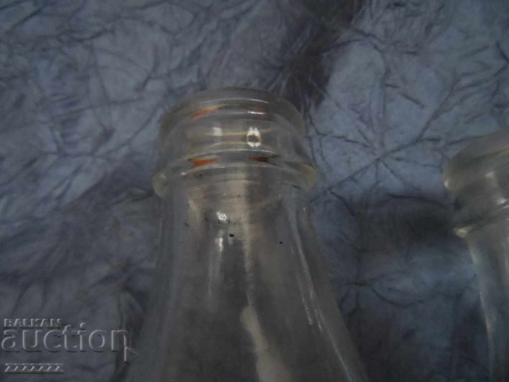 Livrarea 2 buc. Sticle de Coca Cola Livrarea 2 buc. Sticle de Coca Cola