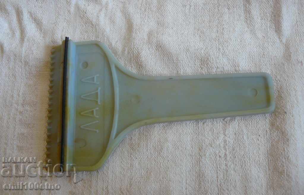 Racleta pentru geamuri auto LADA de la Sotsa cu preț 5.00 BGN | € 2.56 Racleta pentru geamuri auto LADA de la Sotsa cu preț 5.00 BGN | € 2.56