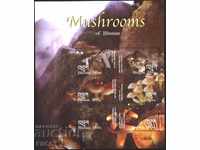 Καθαρά σημάδια σε ένα μικρό φύλλο Flora Mushrooms 2002 από το Μπουτάν
