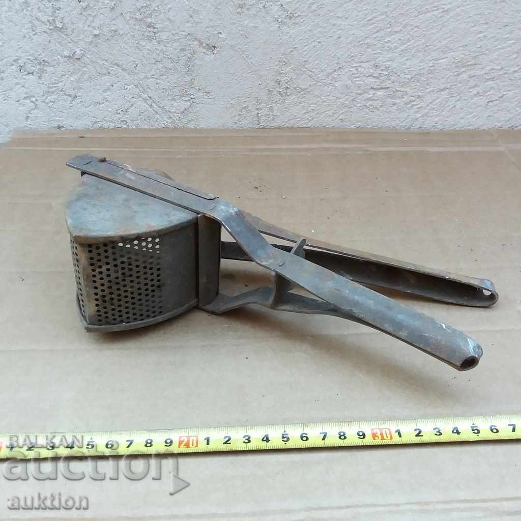 OLD LARGE METAL, SOLID PRESS FOR POTATO MASH with price 11.99 BGN | € 6.13 OLD LARGE METAL, SOLID PRESS FOR POTATO MASH with price 11.99 BGN | € 6.13