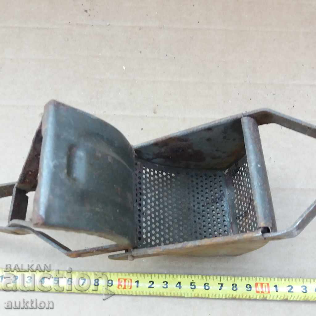 OLD LARGE METAL, SOLID PRESS FOR POTATO MASH - 6 OLD LARGE METAL, SOLID PRESS FOR POTATO MASH - 6