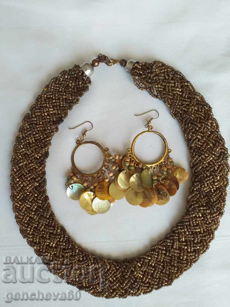 Beaded necklace and mother-of-pearl earrings/folk costume Beaded necklace and mother-of-pearl earrings/folk costume