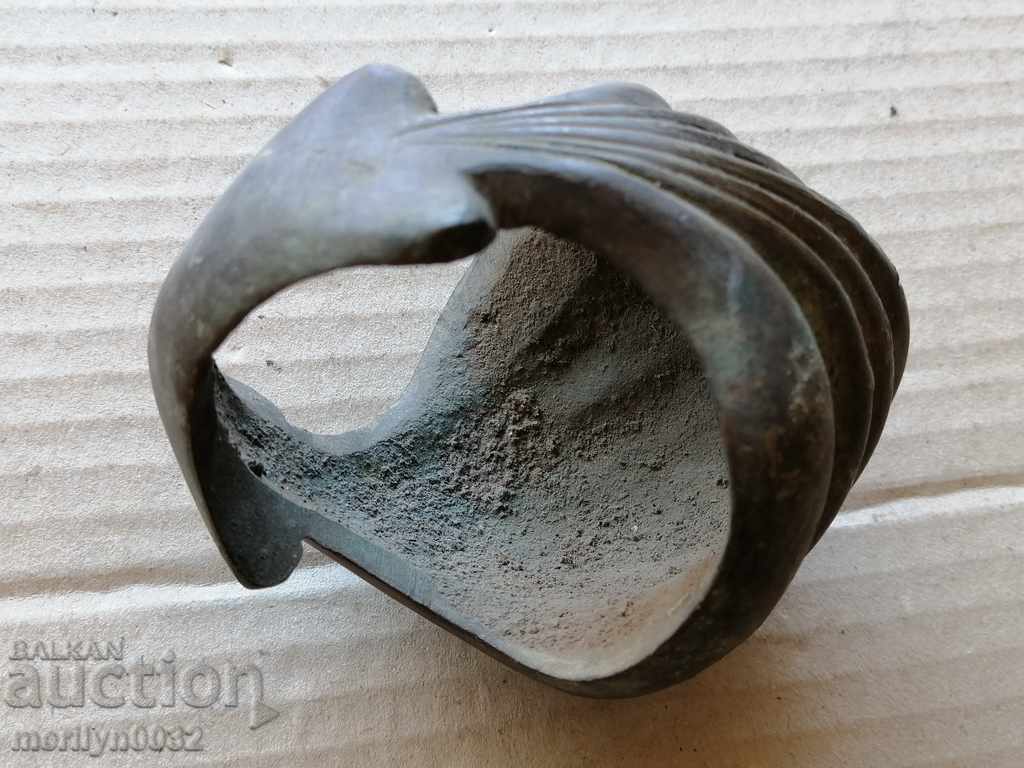 Δημοπρασία Μια χάλκινη λεπτομέρεια μιμείται μια μύδια που βρέθηκε σε ένα πολύ παλιό σπίτι Δημοπρασία Μια χάλκινη λεπτομέρεια μιμείται μια μύδια που βρέθηκε σε ένα πολύ παλιό σπίτι