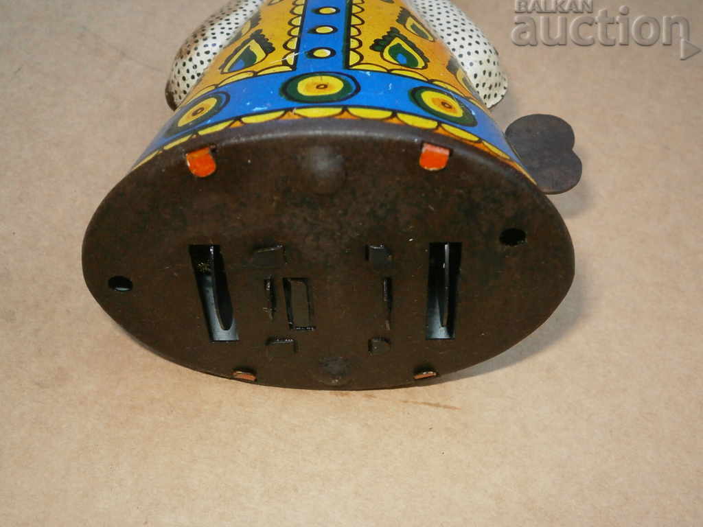 Παιχνίδι κούκλας από μεταλλικό κασσίτερο που δουλεύει ΕΣΣΔ ΕΣΣΔ δεκαετίας '70 με τιμή 41.00 BGN | € 20.96 Παιχνίδι κούκλας από μεταλλικό κασσίτερο που δουλεύει ΕΣΣΔ ΕΣΣΔ δεκαετίας '70 με τιμή 41.00 BGN | € 20.96