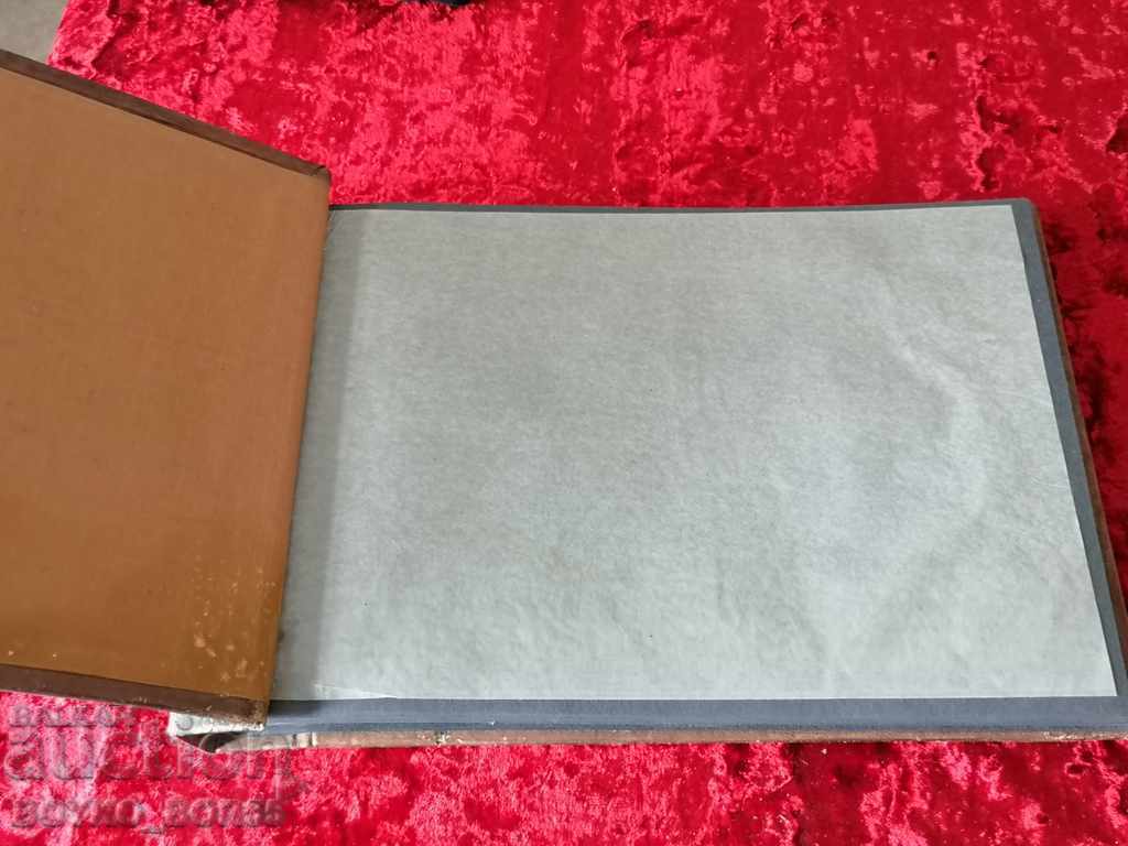 Album foto vintage mare fără fotografii cu preț 15.00 BGN | € 7.67