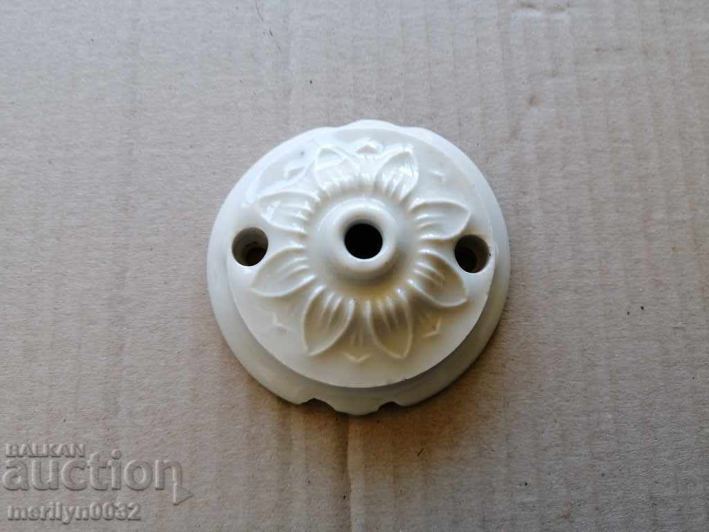 Ηλεκτρική ροζέτα πορσελάνης με τιμή 37.00 BGN | € 18.92 Ηλεκτρική ροζέτα πορσελάνης με τιμή 37.00 BGN | € 18.92