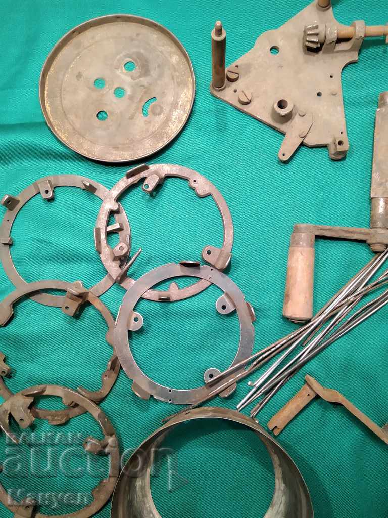 Πουλάω ανταλλακτικά για παλιά ρολόγια τραπεζιού και τοίχου..RRR με τιμή 29.90 BGN | € 15.29 Πουλάω ανταλλακτικά για παλιά ρολόγια τραπεζιού και τοίχου..RRR με τιμή 29.90 BGN | € 15.29