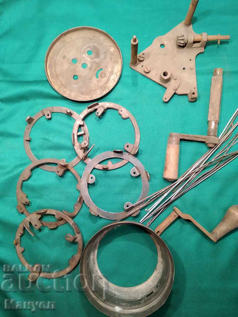 I am selling parts for old table and wall clocks..RRR