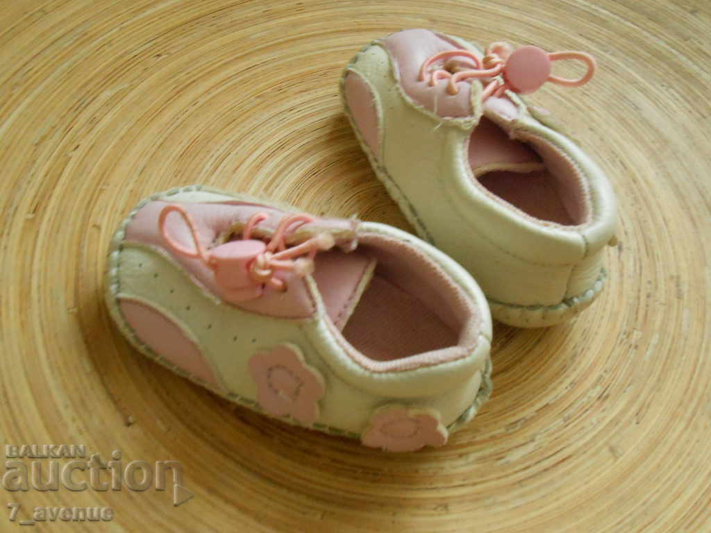 Children's slippers, shoes, slippers from est. leather, beautiful with price 49.00 BGN | € 25.05 Children's slippers, shoes, slippers from est. leather, beautiful with price 49.00 BGN | € 25.05